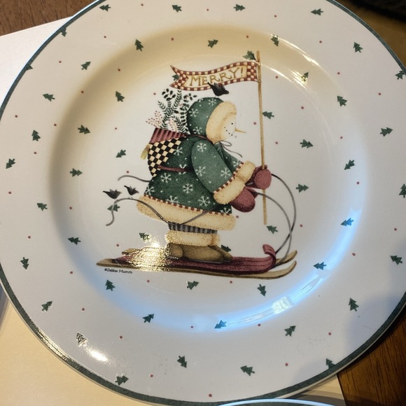 Vintage Debbie Mumm by Sakura set of 4 plates. Like new. Sledding Characters - Picture 3 of 6